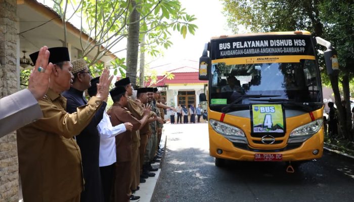 Wabup HSS Lepas Keberangkatan 81 Jamaah Haji