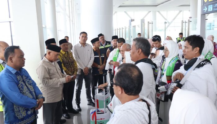 Momen Haru Bupati Kotabaru, Lepas Jemaah Calon Haji Tahun 2025