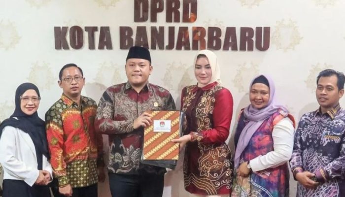 DPRD Banjarbaru Menerima SK Penetapan Wali Kota dan Wakil Wali Kota