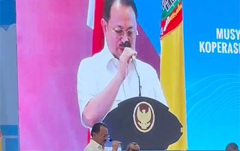 Anggota DPR RI Daerah Pemilihan Kalsel I, Pangeran Khairul Saleh dalam sambutan Peluncuran dan Dialog Percepatan Pembentukan Koperasi Desa/Kelurahan Merah Putih. (Foto: Koranbanjar.net)