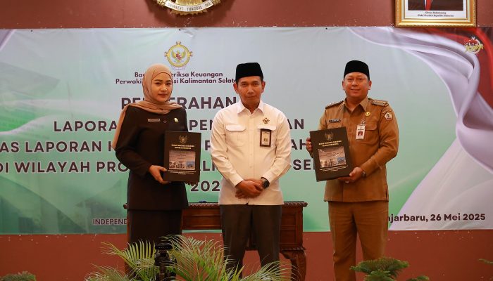 Ketua DPRD Kabupaten Batola Hadiri Penyerahan LHP LKPD 2024