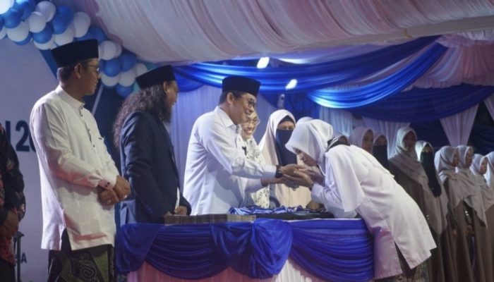 Tangis Haru dan Kebanggaan Warnai Pelepasan Santri Al-Istiqamah, Putri Bupati Jadi Lulusan