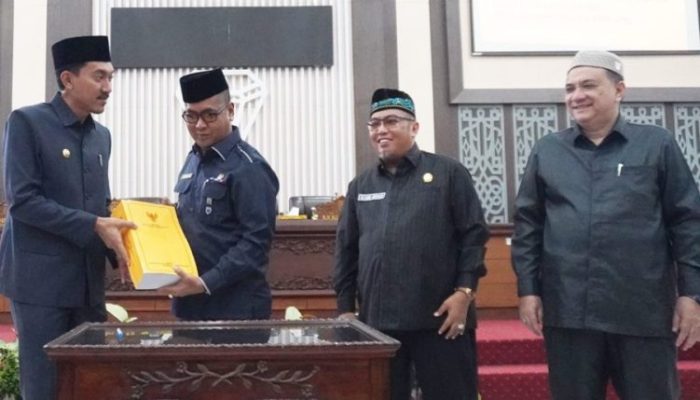 Bupati Banjar Sampaikan Tanggapan Terhadap Raperda APBD 2024