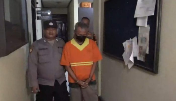 Tersinggung dan Emosi, Pria Paruh Baya Timpas Tetangga Dengan Parang