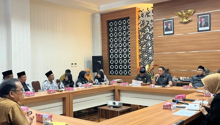 Komisi II DPRD Kabupaten Batola Terima Silaturahmi PGRI dan Disdik Batola