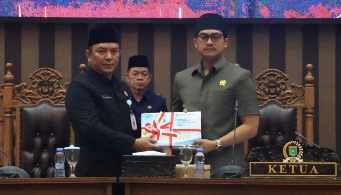 Pemkab Tanah Bumbu Sampaikan LPj APBD 2024 dalam Rapat Paripurna DPRD