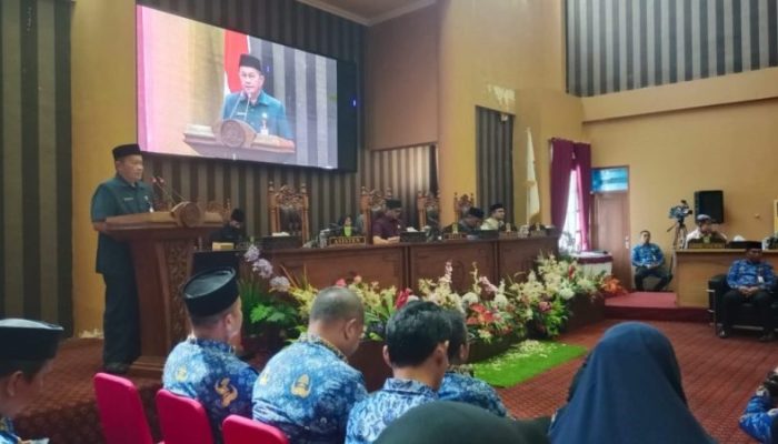 Bupati Tanah Bumbu Sampaikan Jawaban Atas Pandangan Umum Fraksi DPRD Terkait LPj APBD 2024