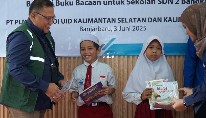 Nazwa dan Rafan Bahagia! Buku dari PLN Menambah Semangat Mereka Membaca