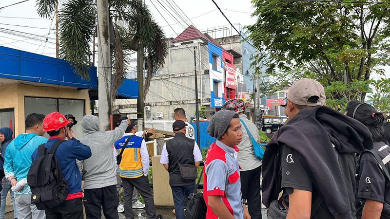 Pemkot Balikpapan melalui Dinas Pekerjaa Umum (DPU) melanjutkan proyek penanggulangan banjir dikawasan MT Haryono, Balikpapan Selatan, Balikpapan, Kaltim, Rabu (11/6/2025).