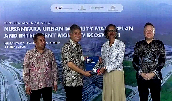 OIKN menerima hasil studi Kemitraan Indonesia Australia untuk Infrastruktur (KIAT) di Plaza Ceremony, IKN, Kalimantan Timur, Jumat (13/6/2025).
