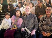 Mantan Gubernur Kaltara Bahagia, Cucu Pertama Raih Penghargaan Award of Combined Science