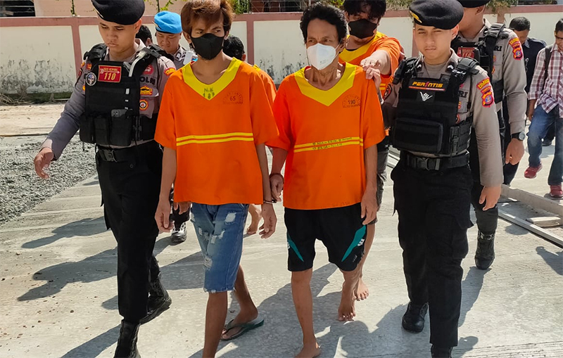 Tiga pelaku pencurian sebuah mobil truk berinisial T (56), HR (28), HRD (44) warga Balikpapan dan seorang penadahnya HRN (25), berhasil diringkus Jatanras Satreskrim Polresta Balikpapan, Kaltim.