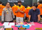 Unit Jatanras Satreskrim Polresta Balipapan menangkap tiga pelaku judi sabung ayam yang berada di Jalan Perjuangan 2, Kilometer 24, RT 45, Karangjong, Balikpapan Utara, Kalimantan Timur, Selasa (10/6/2025).