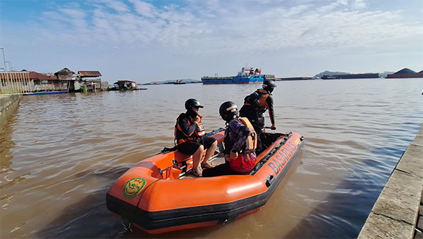 Sebuah insiden kecelakaan kapal terjadi di perairan Sungai Mahakam, Samarinda Sabtu (28/6) sekitar pukul 14.00 WITA.