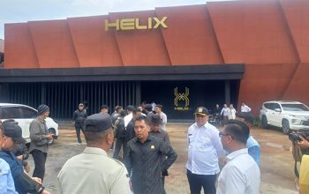Ketua DPRD Kot Balikpapan, Alwi Al Qadri bersama OPD terkait saat melakukan sidak ke THM Helix Balikpapan yang diduga melakukan sejumlah pelanggaran dalam operasionalnya, Rabu (18/6/2025).