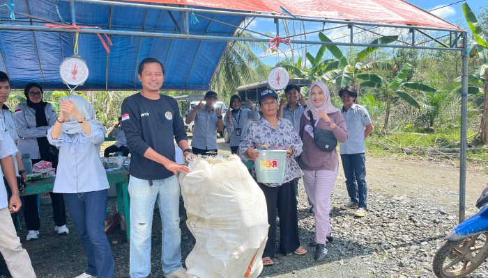 Pemkab Tanah Bumbu Gencarkan Edukasi Lingkungan Lewat Program Tukar Sampah Dengan Sembako