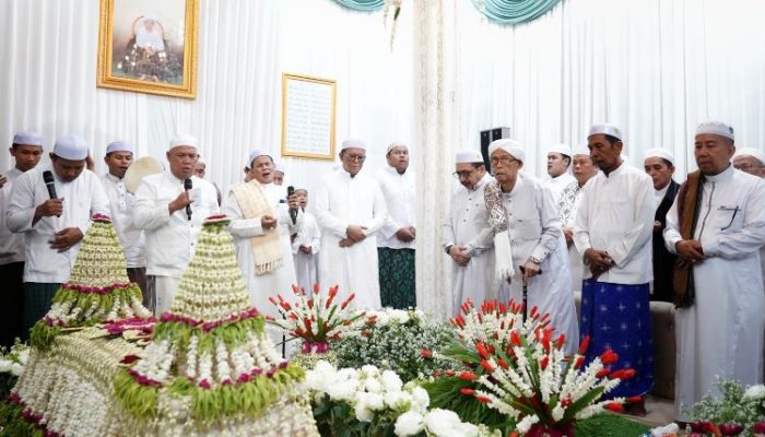 Wabup Banjar Mengikuti Haul Pertama Ulama Sepuh KH Masdar
