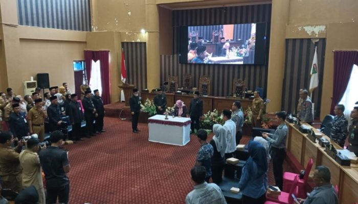 Rapat Paripurna DPRD Tanah Bumbu: Penandatanganan Nota Kesepakatan KUA-PPAS Perubahan 2025