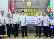 Peringatan HUT ke-37, PTAM Intan Banjar Serahkan Bantuan CSR kepada Pemko Banjarbaru