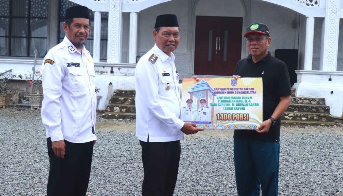 Tinjau Persiapan Haul ke-4 Guru Kapuh, Wabup Suriani Serahkan Bantuan dari Pemkab HSS