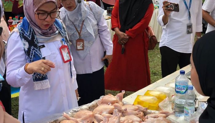 Kunjungi Pasar Murah, Wali Kota Banjarbaru Borong Dagangan Dibagikan ke Pengunjung