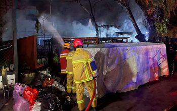 Puluhan rombong ludes terbakar di Pusat Kuliner Gubah Balikpapan, Minggu (3/8/2025).